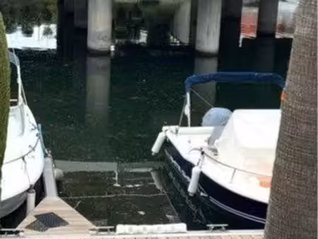 place de bateau dans port privé