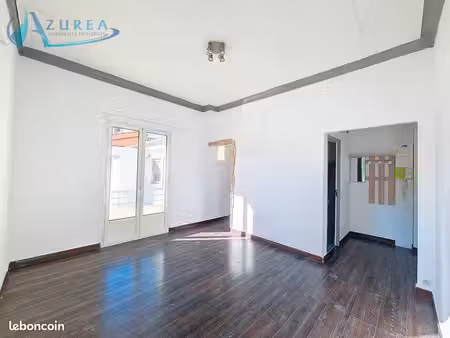 bureaux 30 m² contes