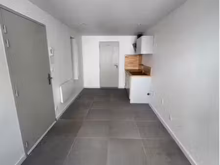 loue studio 23 m2 centre ville de noves