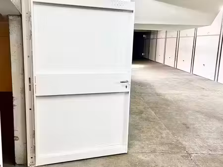 local 28m2 pour stockage - marseille