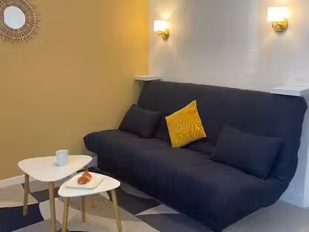magnifique studio rénové climatisé mobilier neuf