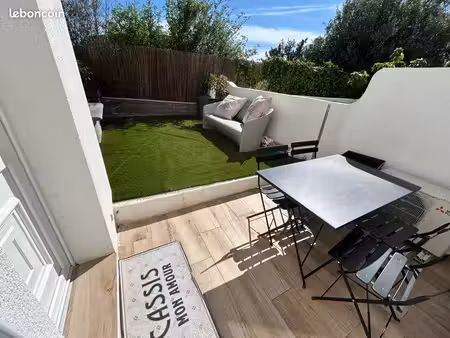 t2 cassis 37 m2à louer 6 mois