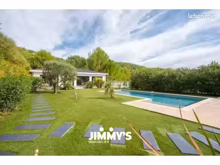 villa 6 pièces 220 m²