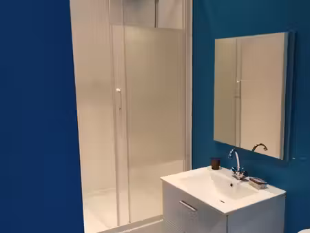 t2 loué meublé coté cour 25m2 saint gabriel