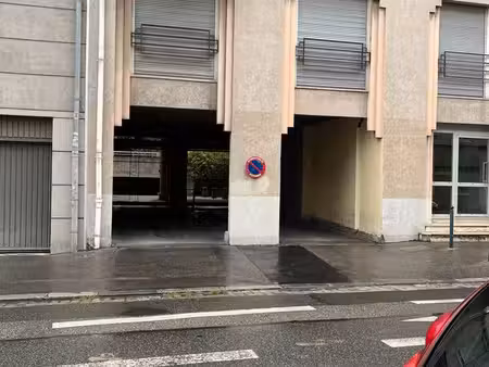 box fermé individuel lyon 7ème