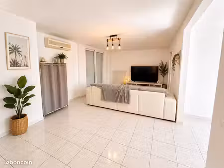 t5– 104 m² rénové + loggia 10 m² – résidence avec gardien – martigues