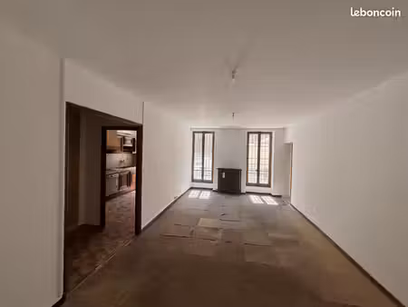 appartement t3 à rénover place castellane