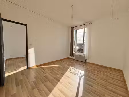 f2 de 33m² stade de france