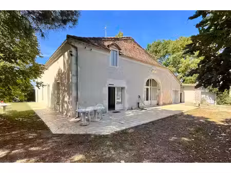 belle maison en pierre de 148m2 habitable  des grandes dépendances et parc arboré