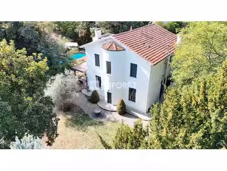 villeneuve les bouloc  maison de maître de 255 m² !