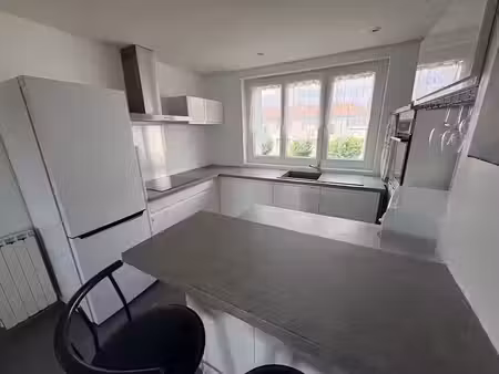 location meublée appartement 3 pièces 63 m² à bourg-les-valence (26500)  740 €