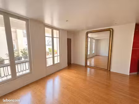 lumineux appartement meublé avec ascenseur 2 pièces dans le 10e paris