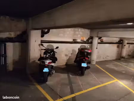 parking moto sécurisé