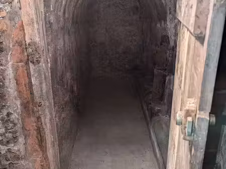 caves avec prise électrique 4*4m² rue de chabrol box local de stockage gare de l'est gare 