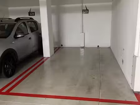 place de parking sous terrain pont cardinet
