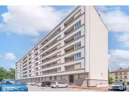 appartement t4 entièrement rénové – 3 chambres – garage inclus – face au parc des essarts