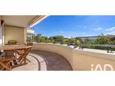 appartement avec terrasse et piscine charbonnières-les-bains (69)