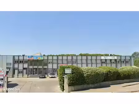 local commercial 170 m² venelles