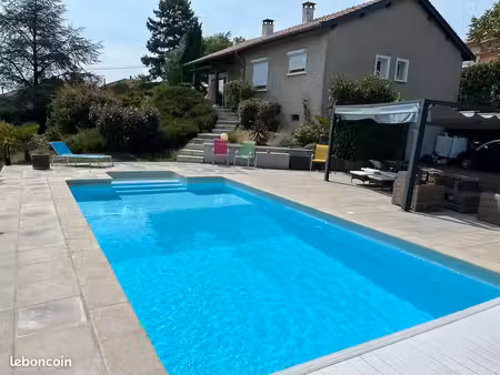 maison 4 pièces avec vue et piscine