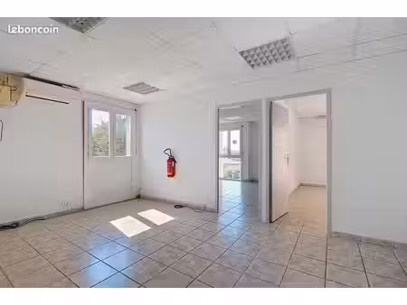 bureaux 71 m² marignane