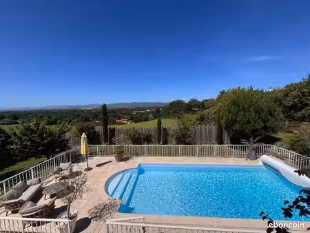 maison avec vue imprenable   plein centre   au calme   piscine   studio