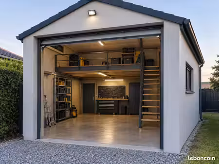 grand garage avec étage