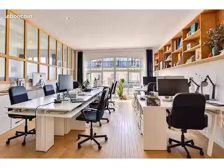 bureaux 151 m²