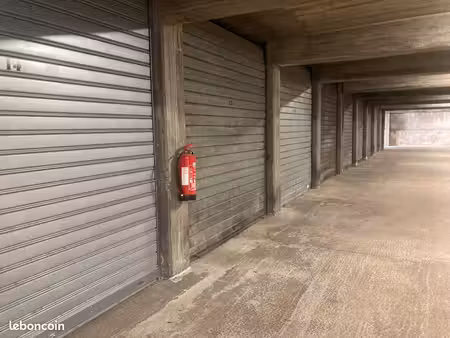 location garage box fermé bellecombe