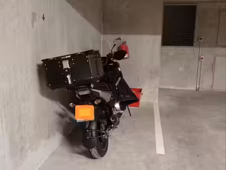 place de stationnement moto sécurisée parking – villeurbanne