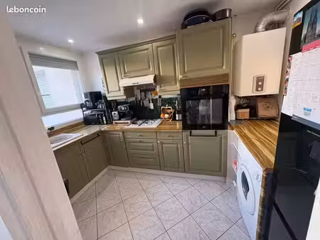 à louer — appartement t3 — bron (69500) 850 / mois + 50 de charges = 900 / mois