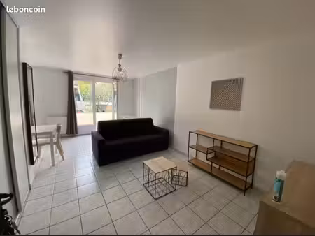 location studio meublé