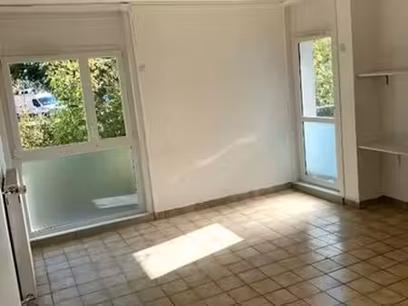 à louer – f3 53 m² – saint-fons les clochettes