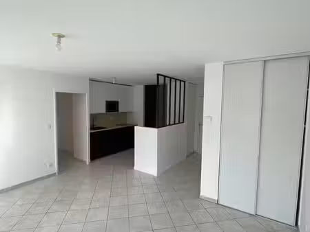 beau t3 en rez-de jardin secteur alaï