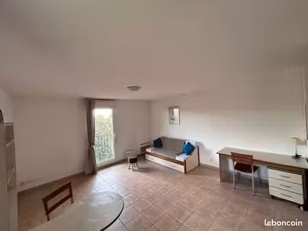 t1 meublé 30 m² avec vue sainte-victoire – résidence calme et sécurisée