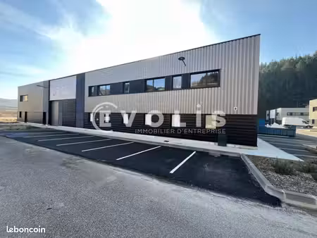 local d'activité 169 m²