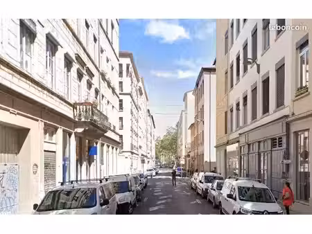 local commercial 64 m²