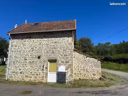 petite maison en pierre avec ancien four à pain - bussières-pres-pionsat -