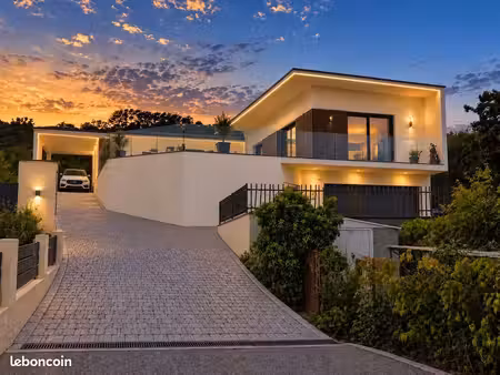 villa 7 pièces 213 m²