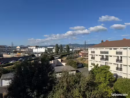 t4 de 66m2 avec stationnement
