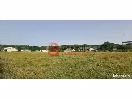 terrain 1010 m² olby