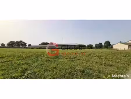 terrain 779 m² olby