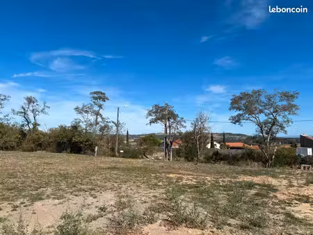 terrain constructible de 1012m² à vendre à combronde