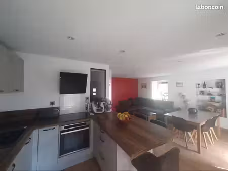 maison 5 pièces de 102m2 avec garage  cave et balcon