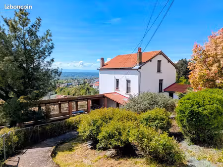 maison 7 pièces 190 m² sur un terrain de 1800 m2