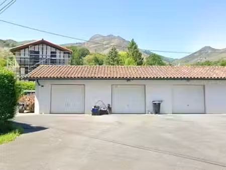 grand garage indépendant