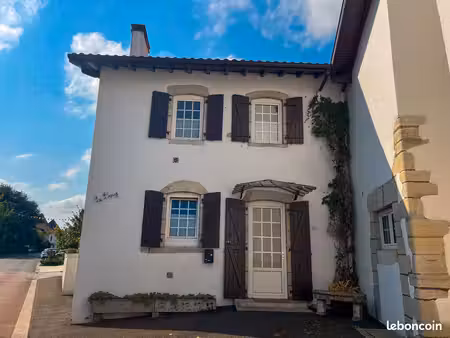 maison de caractère en pierre au cœur d'urt – 100 m² + véranda – jardin plein sud – dpe d
