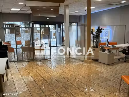 local commercial 5 pièces 300m² à louer 2900 - tarbes 65000