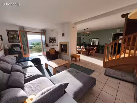 maison lumineuse avec belle vue