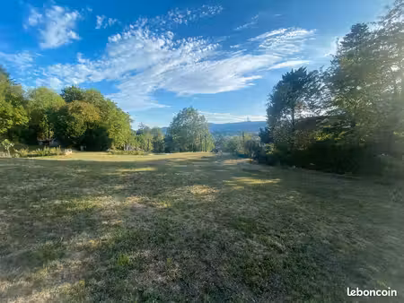 terrain de 1 300 m² avec vue terrain de 1 300 m² avec vue – haut de la rue de blanzat
