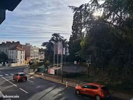 coup de cœur assuré : f3bis lumineux avec terrasse  en plein cœur de chamalières